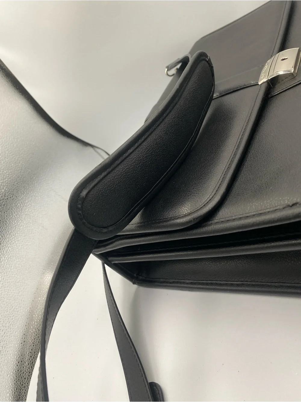 Samsonite Black Leather Laptop Briefcase with Silver Hardware